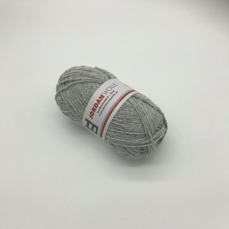 Hauswolle, Strickwolle, Wolle zum Stricken im Knäuel, Schafwolle in der Farbe Graumele 202